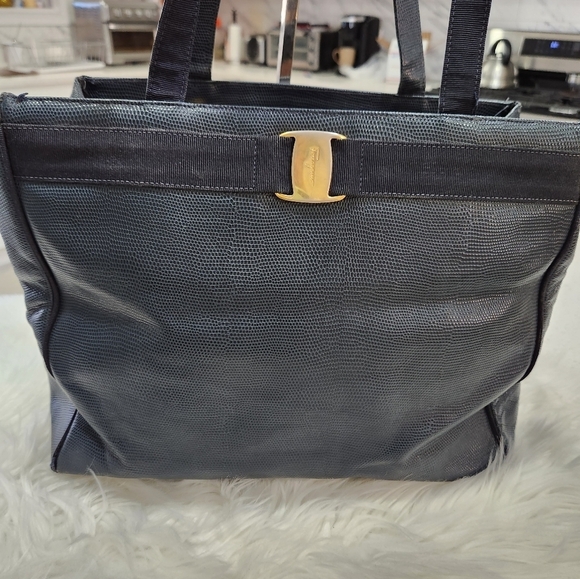 Salvatore Ferragamo Handbags - 🖤▪️Salvatore Ferragamo ▪️Tote bag Vera canvas Black 🖤